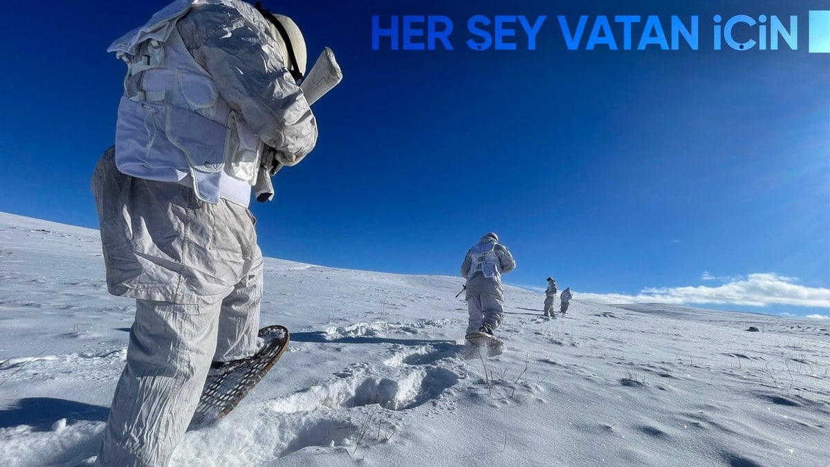 Mehmetçik zorlu kış şartlarına rağmen görevde