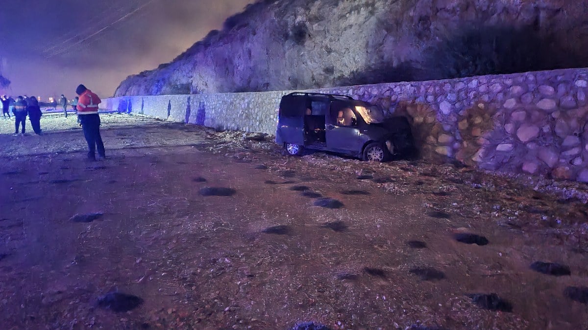 Muğlada genç kızın canına mal olan kaza anı kamerada