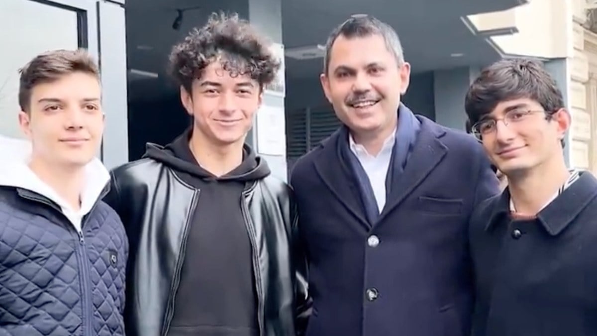 Murat Kurum, Beyoğlu’nda vatandaşlarla bir araya geldi