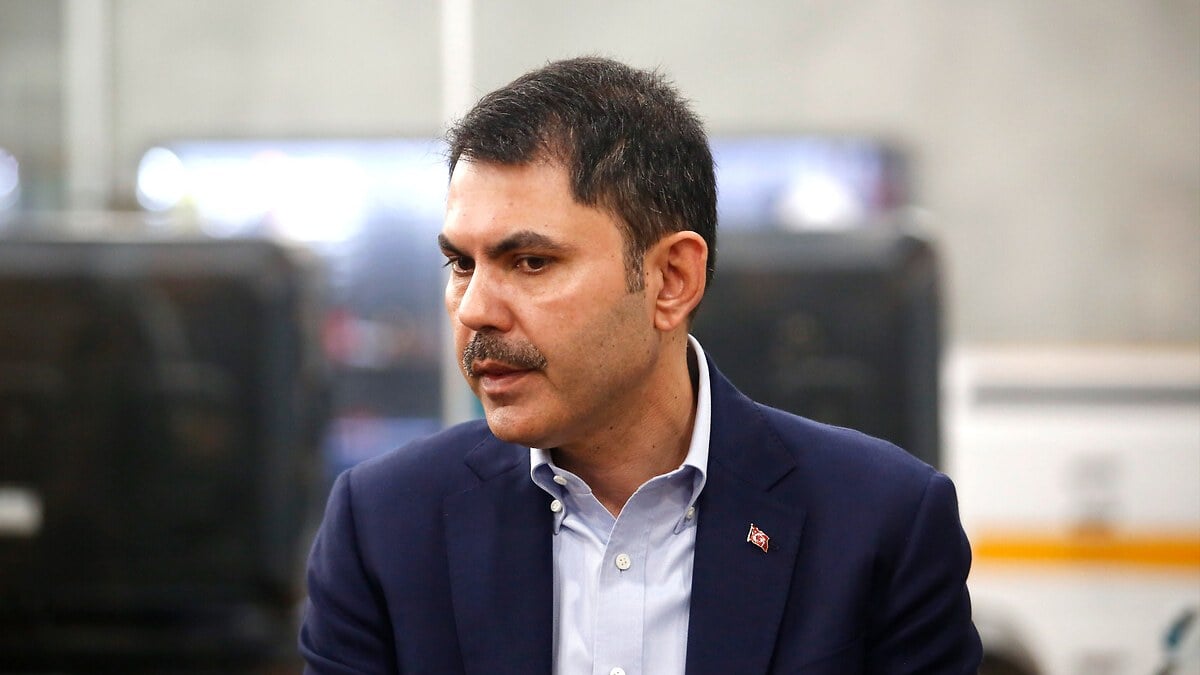 Murat Kurum, saldırıya uğrayan Fatih Camii İmamı Galip Usta’yı ziyaret etti