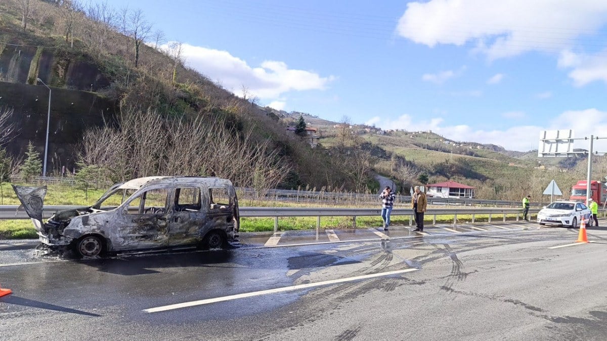 Ordu’da torununu hastaneye götüren sürücünün aracı alev aldı