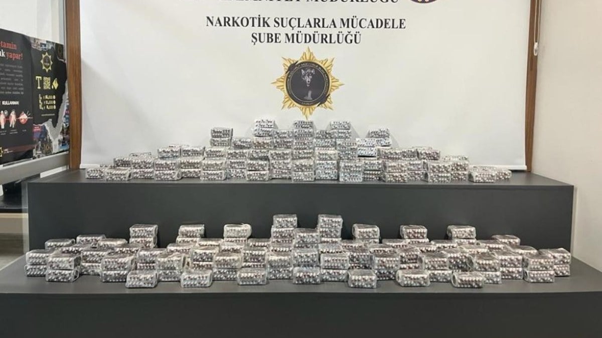 Samsun’da yolcu otobüsünde 34 bin 650 adet sentetik ecza ele geçirildi