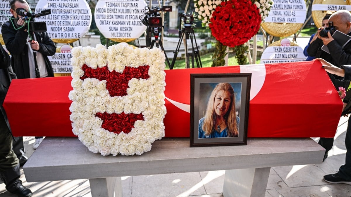 Sanatçı Ayla Algan törenle son yolculuğuna uğurlandı