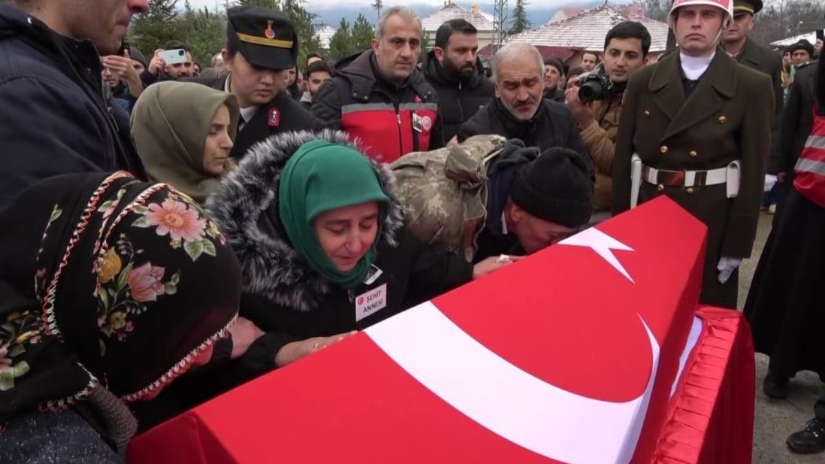 Şehit babasının evladına veda ederken söyledikleri duygulandırdı: Seninle gurur duyuyorum oğlum…