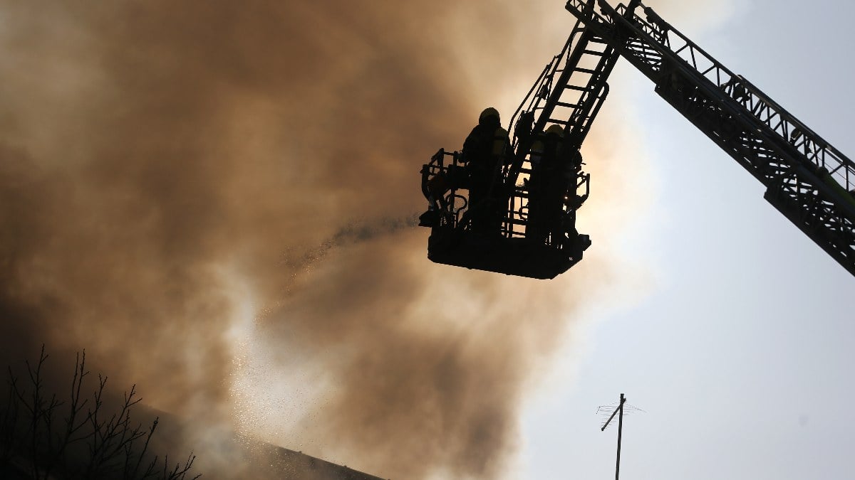 Sırbistan’daki AVM’de yangın! 3 helikopter müdahale etti, 3.5 saatte söndürüldü…