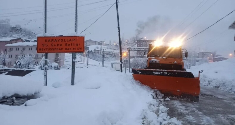 Şırnak’ta kar kalınlığı 1 metreyi aştı! 20 köy yolu kapandı