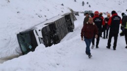 Sivas’ta cenaze yakınlarını taşıyan otobüs devrildi: 20 yaralı