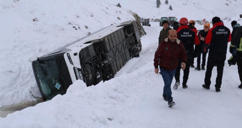 Sivas’ta cenaze yakınlarını taşıyan otobüs devrildi: 20 yaralı