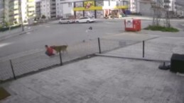 Sonu gelmiyor! Antalya’da sokak köpeğinin çocuğa saldırdığı korku dolu anlar…