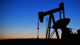 Suudi Arabistan’dan petrol üretimini azaltma kararı
