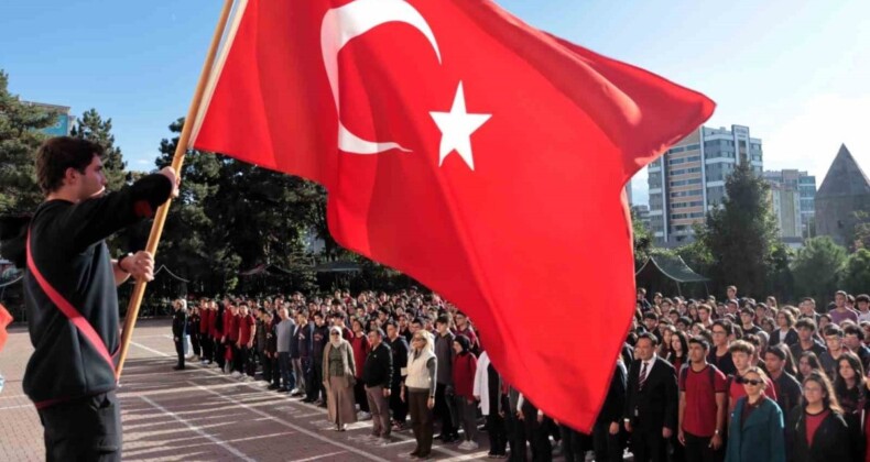 Tüm okullarda pazartesi günü şehitler için saygı duruşu yapılacak