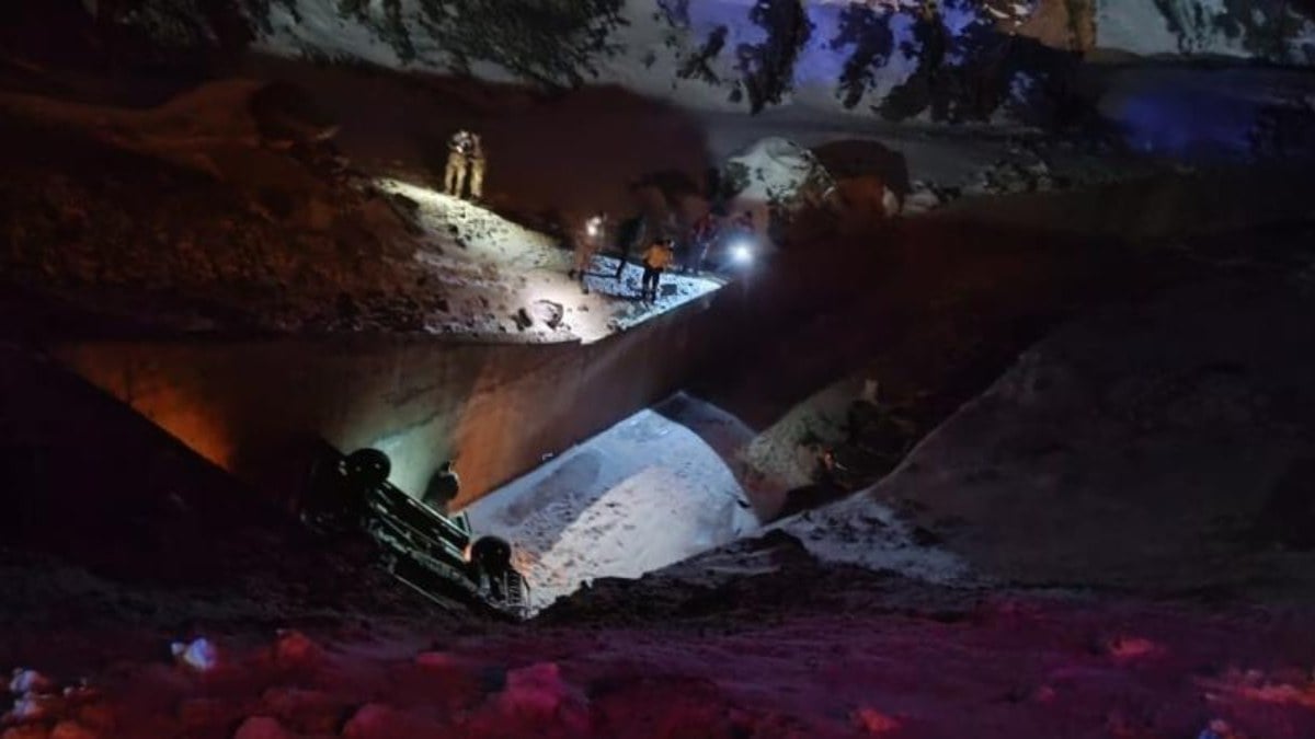 Van-Hakkari karayolunda üç araç şarampole yuvarlandı: 5 yaralı