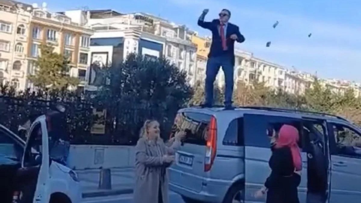 Zeytinburnu’nda düğün konvoyu yolu kapattı! Etrafa para saçtı