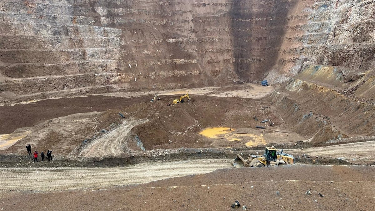 1 hafta oldu! Erzincan’daki heyelan bölgesinde toprak ve su analizleri yapılıyor