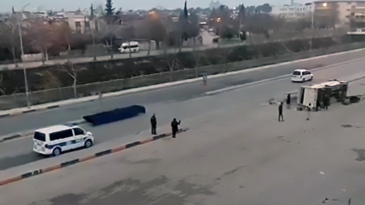 Adana’da tarım işçilerinin servisi devrildi: 15 yaralı