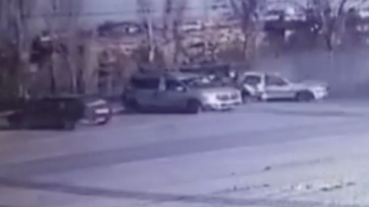 Afyonkarahisar’da 4 aracın karıştığı zincirleme kaza kamerada: 1’i ağır 10 yaralı