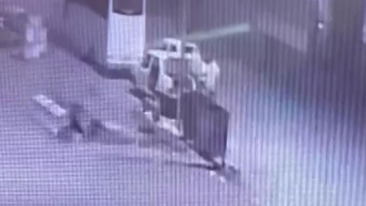 Aksaray’da hırsızlar 57 saniyede otomobili soydu