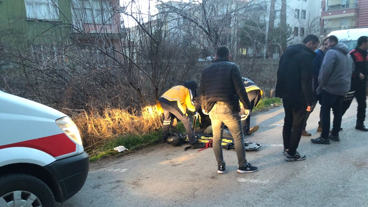 Aksaray’da kaza yapan kuryenin sepetinden uyuşturucu çıktı