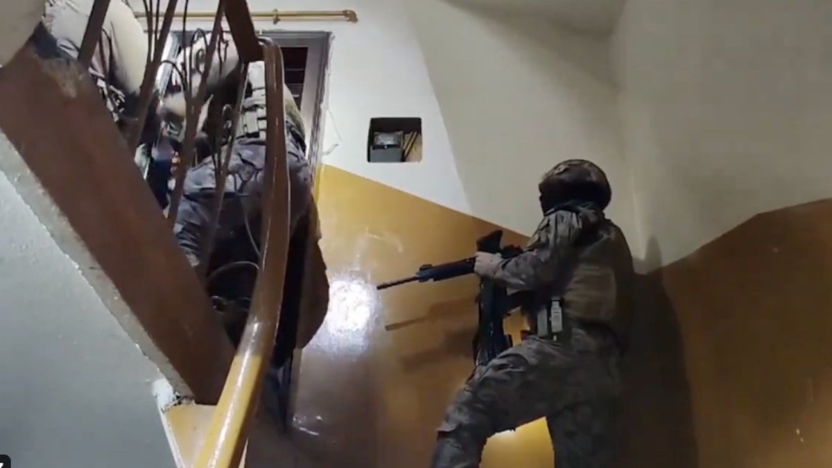 Ali Yerlikaya’dan KAFES-35 operasyonu açıklaması: 34 DEAŞ terör örgütü üyesi şüphelisi yakalandı