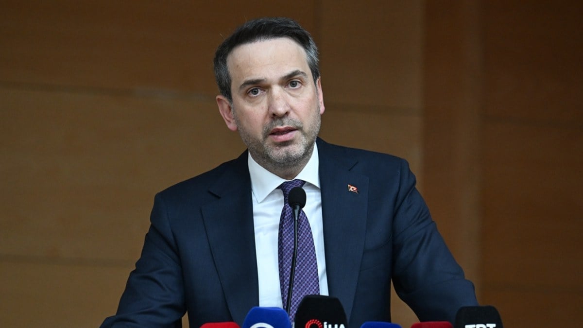 Alparslan Bayraktar’dan Erzincan açıklaması: 400 bin kamyonluk toprak kütlesi var