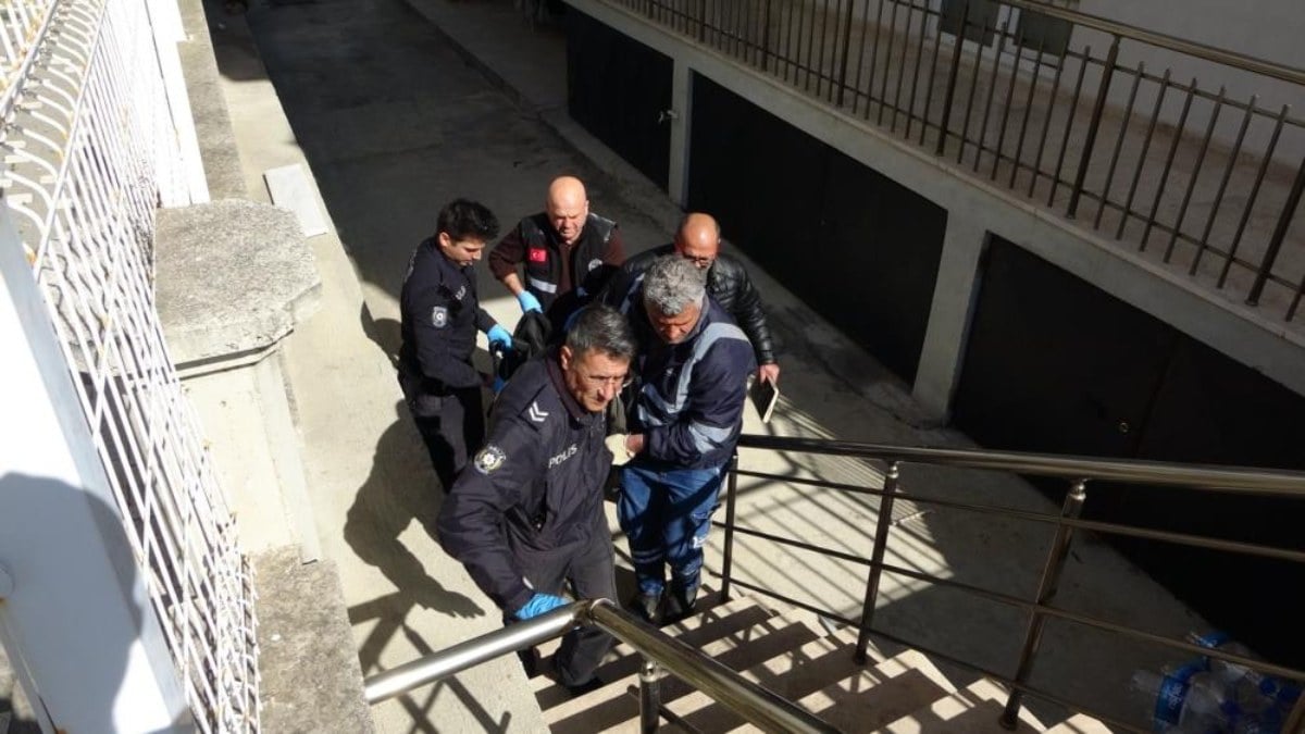 Antalya’da 2 çocuk annesi eşini gözünü kırpmadan öldürdü