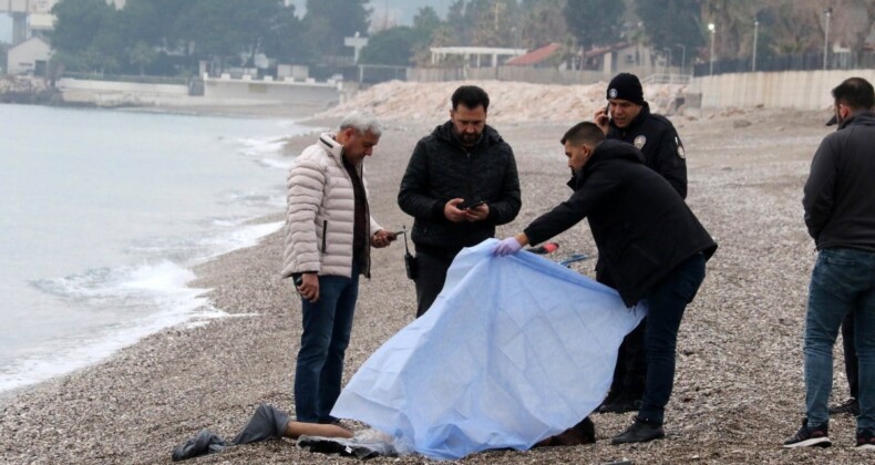 Antalya’da Konyaaltı Sahili’nde erkek cesedi bulundu