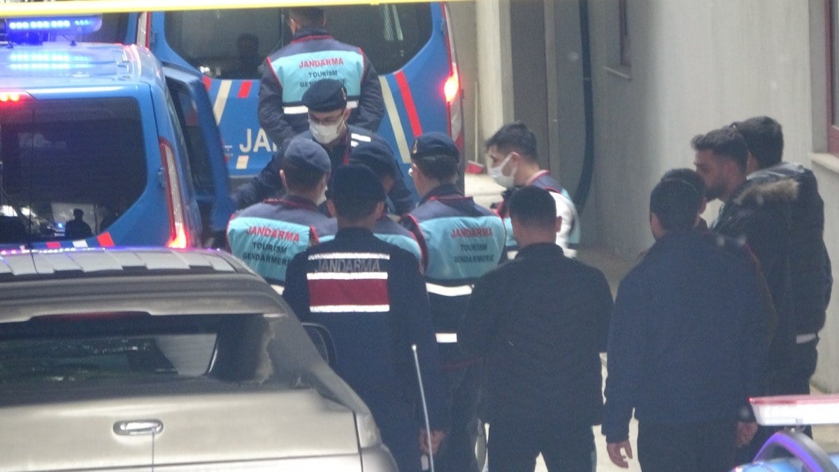 Antalya’da silah tutukluk yapınca önce kaçtı: 50 metre sonra geri döndü vurdu