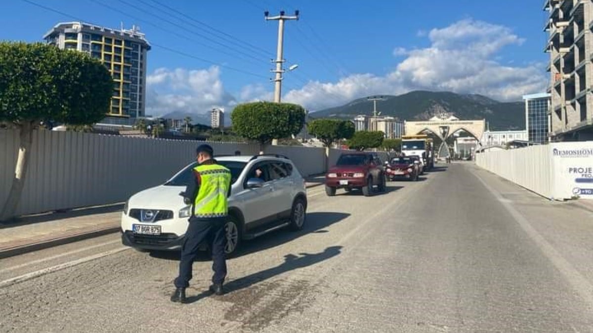 Antalya’da trafik denetimi: 526 kişiye 1 milyon 506 bin TL ceza