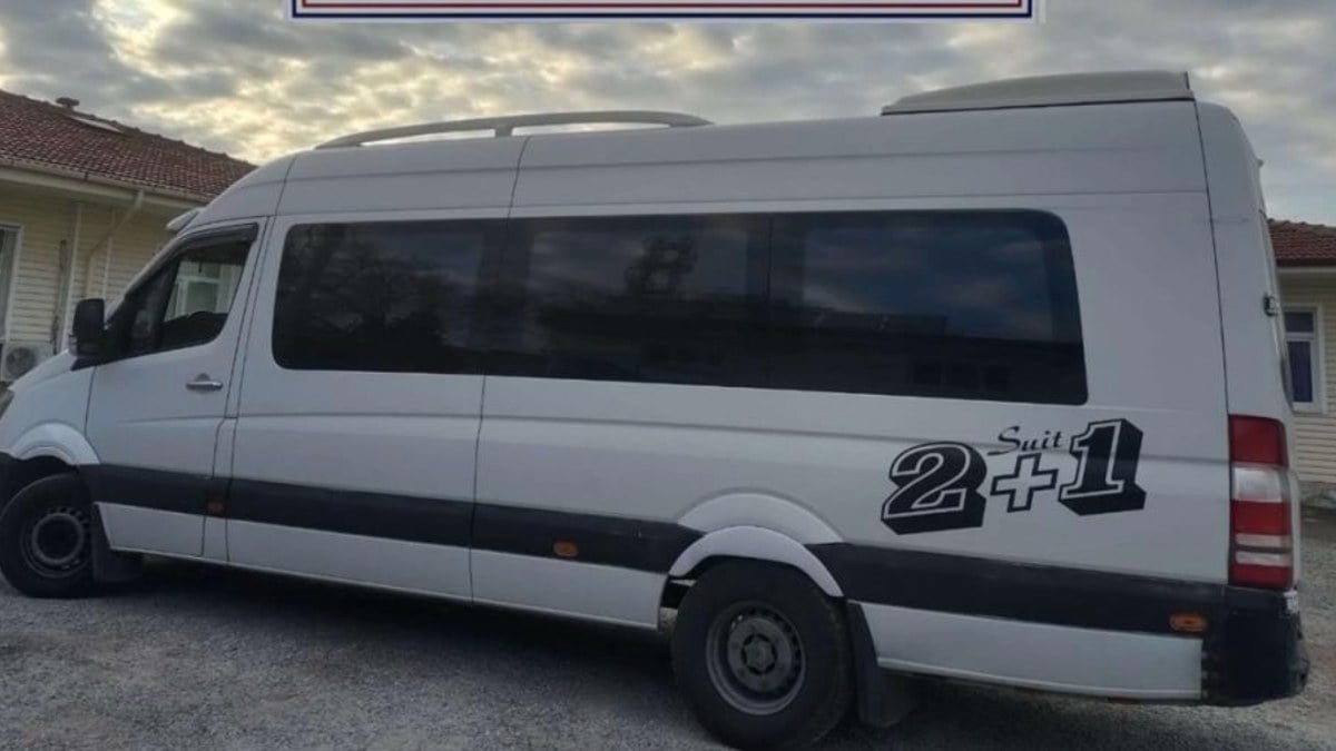 Balıkesir’de düzensiz göçmen organizasyonu: 173 kaçak yakalandı, 2 araç ele geçirildi