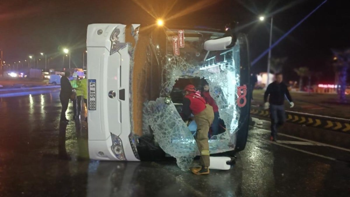 Balıkesir’de otobüs devrildi! 1 ölü, 20 yaralı