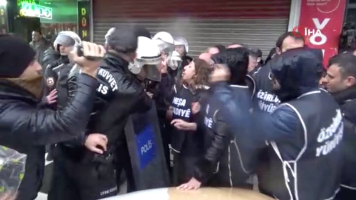 Bebek katiline özgürlük isteyen Saliha Aydeniz polise parmak salladı