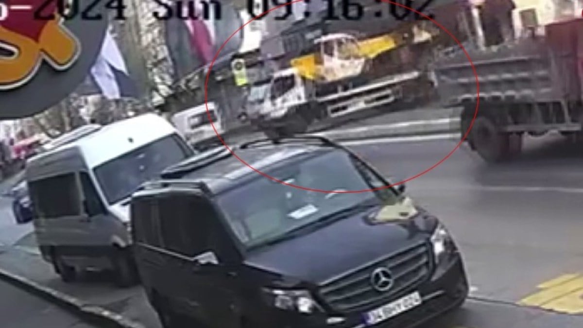 Beyoğlu’nda facianın eşiğinden dönülen vinç kazası