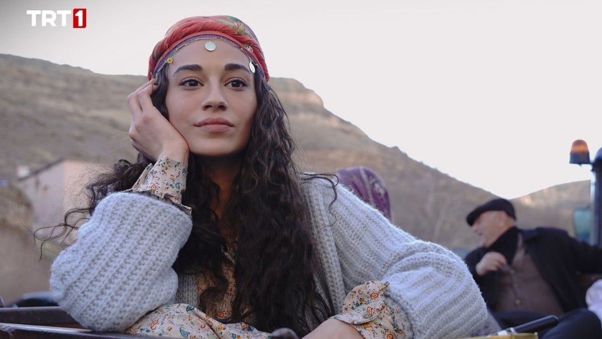 Bir Sevdadır dizisinin Yeşil’i Sude Zülal Güler cesur çıktı! O pozları dudak ısırttı…