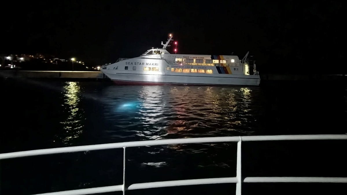 Bodrum açıklarında sürüklenen 71 yolculu feribot kurtarıldı