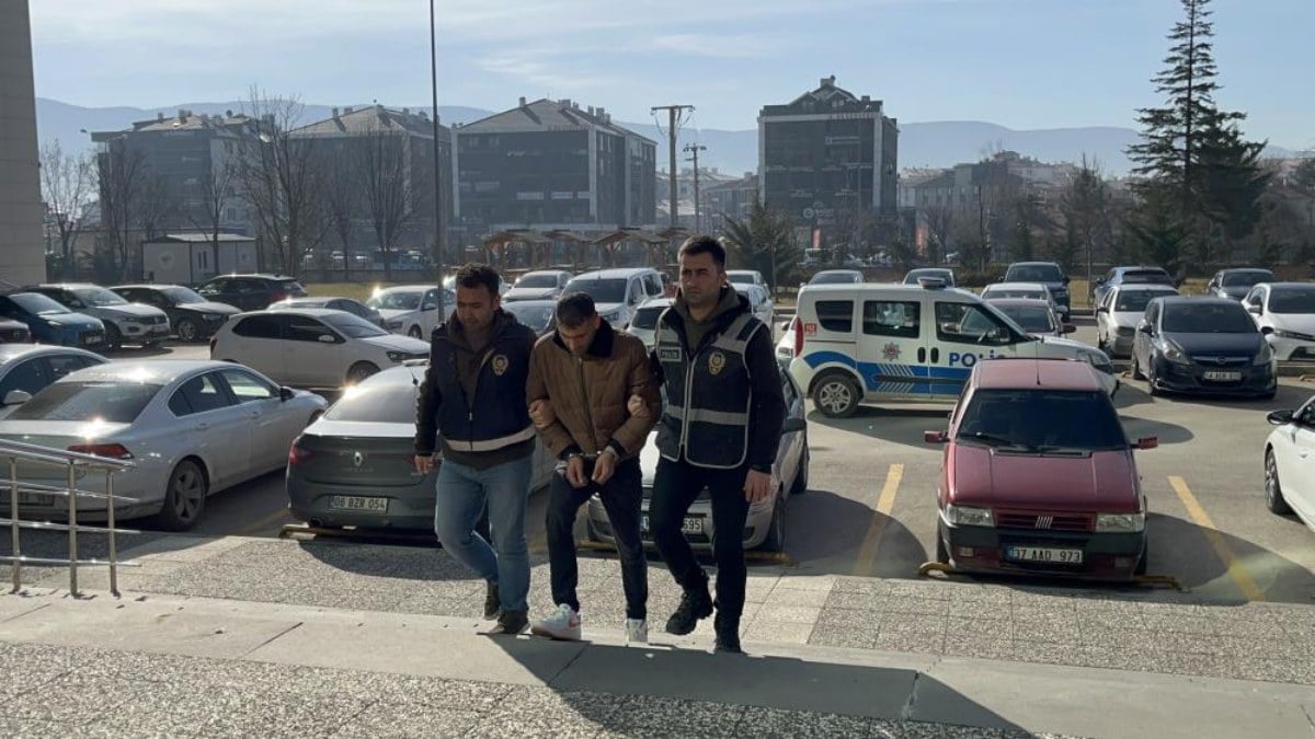 Bolu’da arkadaşının evine pencereden girdi, 60 bin lirasını çaldı