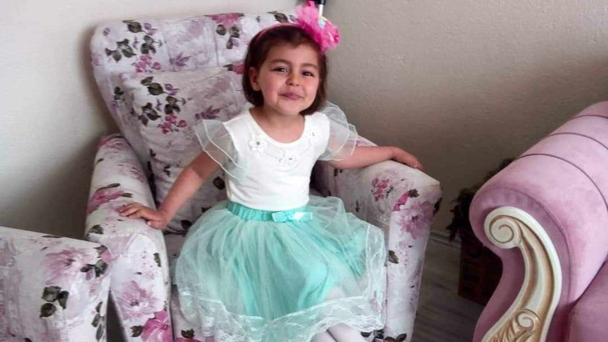 Bursa’da oynarken camdan düştü… Gözyaşlarıyla defnedildi