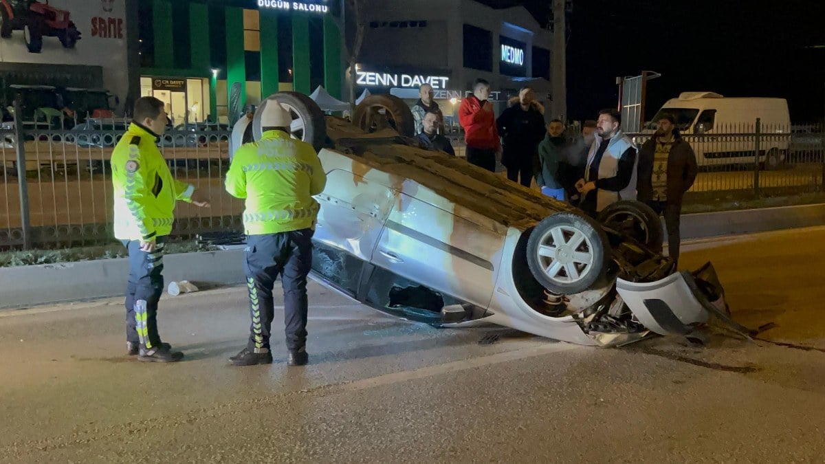 Bursa’da takla atan otomobilin sürücüsü hastaneye kaldırıldı