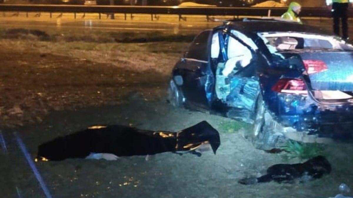 Bursa’da taklalar atarak tarlaya uçan otomobildeki 2 kişi öldü