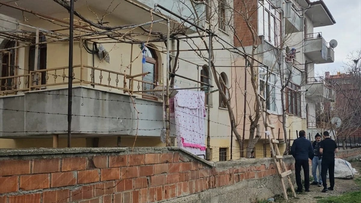 Çorum’da ağaç budarken merdivenden düşen kişi hayatını kaybetti