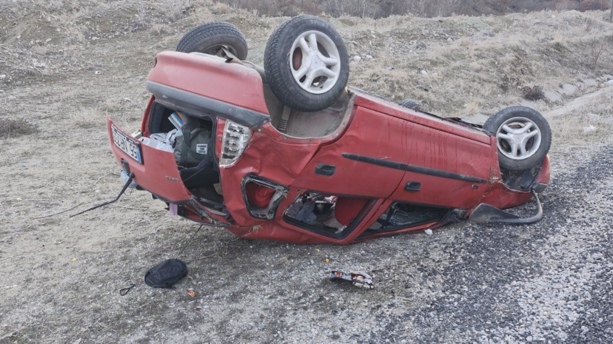 Çorum’da virajı alamayan otomobil tarlaya uçtu: 2’si çocuk 3 yaralı