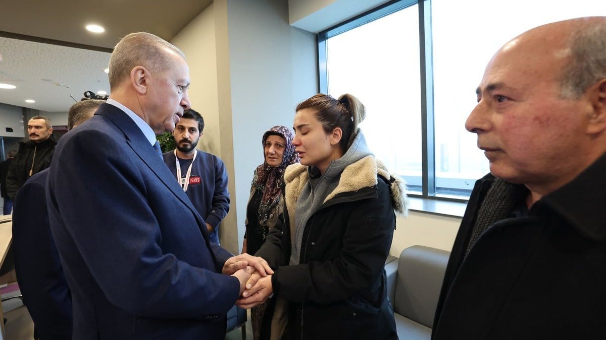 Cumhurbaşkanı Erdoğan, helikopter kazasında yaralanan teknisyenin ailesi ile görüştü