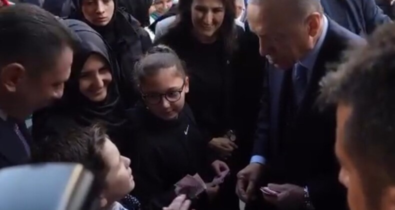 Cumhurbaşkanı Erdoğan’ın çocuklarla gülümseten diyaloğu