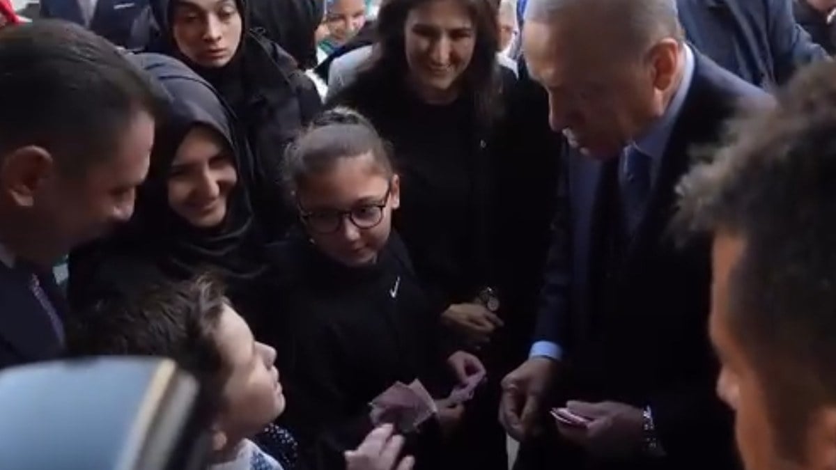 Cumhurbaşkanı Erdoğan’ın çocuklarla gülümseten diyaloğu