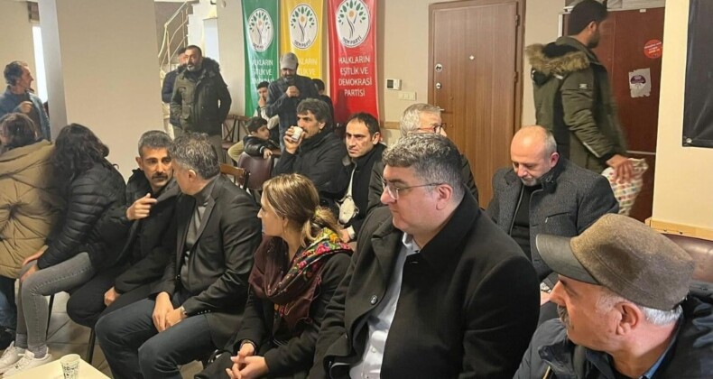 DEM Parti’nin Abdullah Öcalan için başlattığı nöbete CHP’den ziyaret