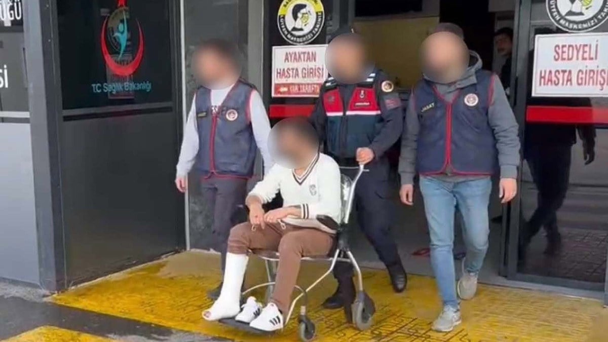 Denizli’de 5’inci kattan çarşaf sarkıtan firarinin bacağı kırıldı