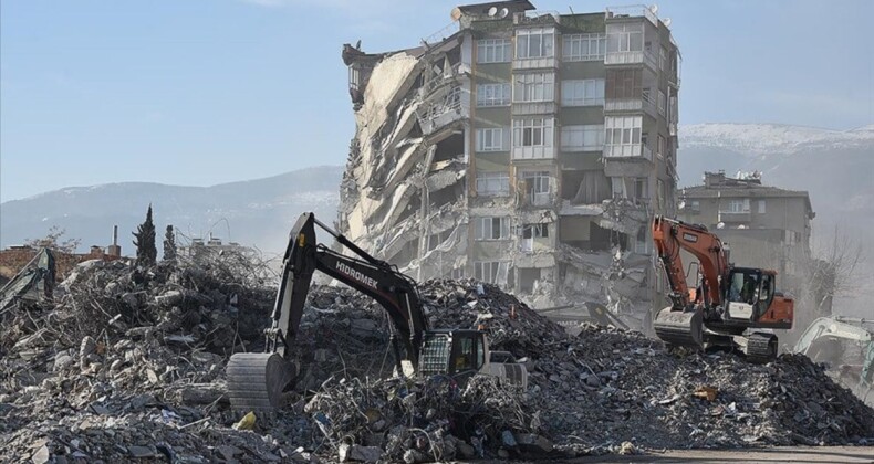 Devlet seferber oldu: Deprem bölgesi ayağa kaldırıldı