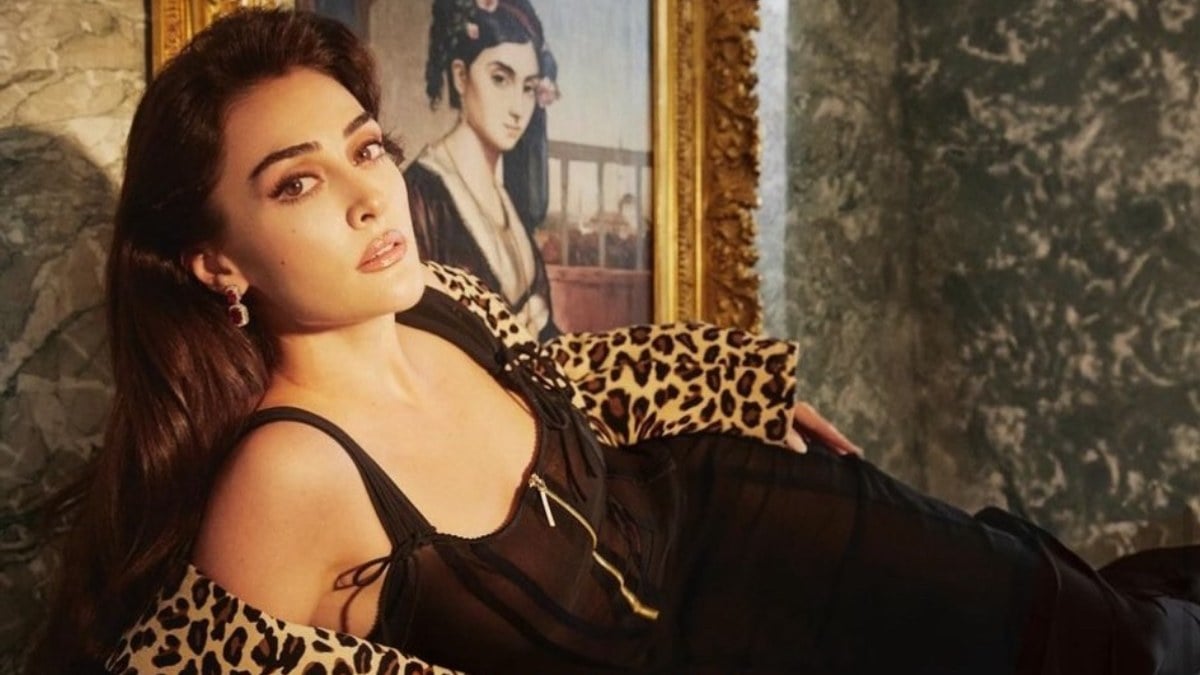 Diriliş Ertuğrul’un Halime Sultan’ı Esra Bilgiç’in yeni projesinden fotoğraflar geldi! Ateş parçası mübarek…