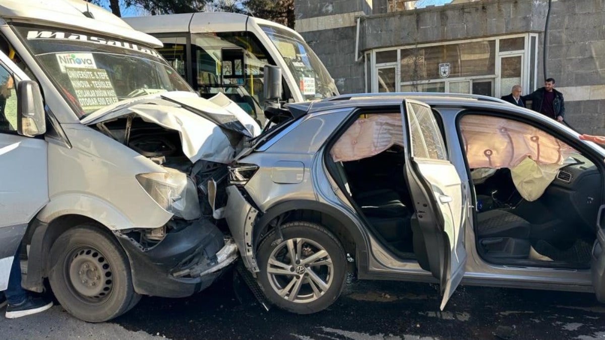 Diyarbakır’da 6 araç birbirine girdi: 12 yaralı