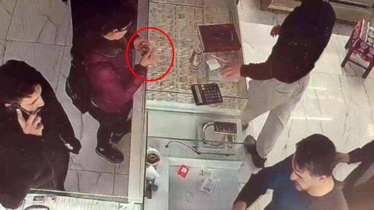 Diyarbakır’da bir kadın gittiği kuyumcuda sahte bilezikle orijinali değiştirdi