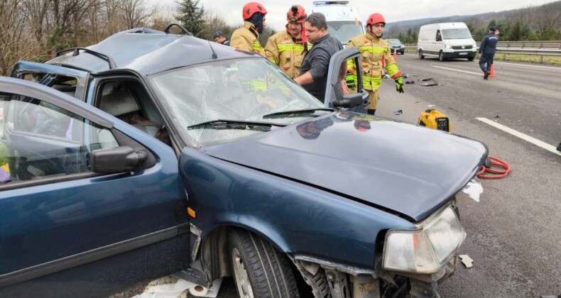 Düzce’de cip otoyolda otomobile arkadan çarptı: 2 ölü, 3 yaralı